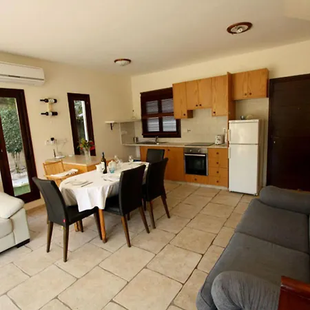 Bay * Pissouri